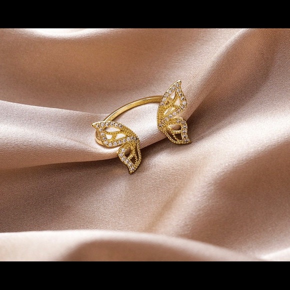 JUST IN!! Rings, Butterfly, Goldtone, Indiv. Adjus., Sparkly & Shiny, C.Z. - Picture 5 of 5